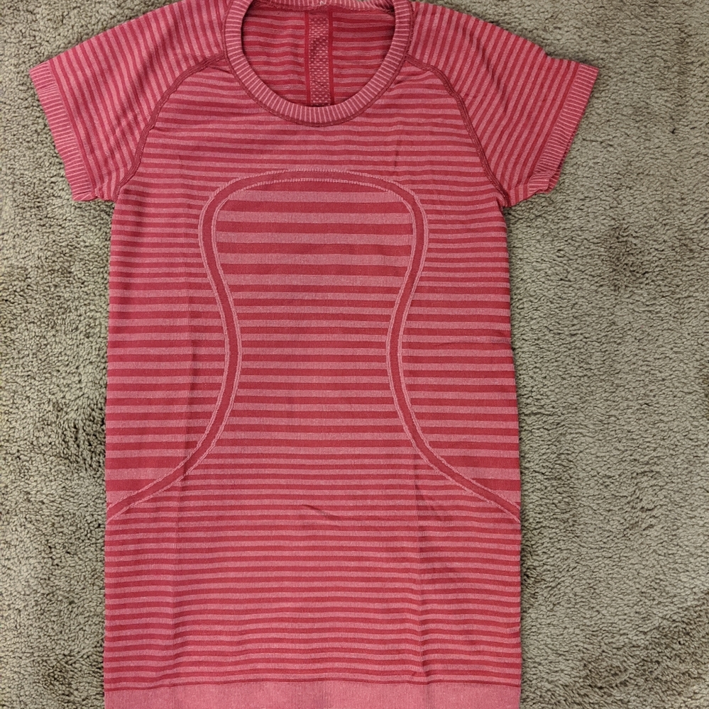 Lululemon workout t-shirt